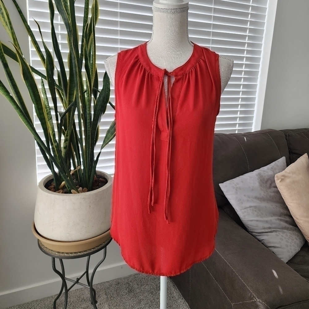 Ann Taylor LOFT Sleeveless Flowy Career Wear Blouse size medium. Good preowned